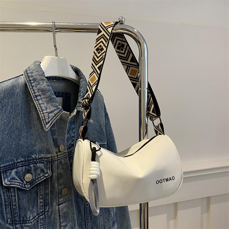 

Casual wide shoulder strap small bag women s 2025 new fashion simple Boston bag high-end niche messenger bag