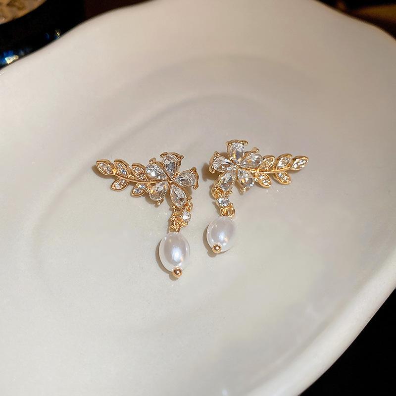 Light Luxury Zircon Stud Earrings Women s Fashion Flower Leaf Earrings Elegant Imitation Pearl Ear Stud Party Wedding Jewelry