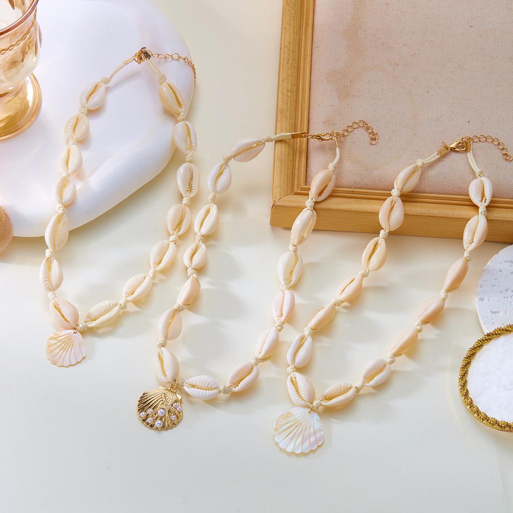 Bohemian Pearl Shell Choker Necklace For Women Boho Beach Shell Pendant Rope Chain Necklace Summer Vacation Jewelry Gift