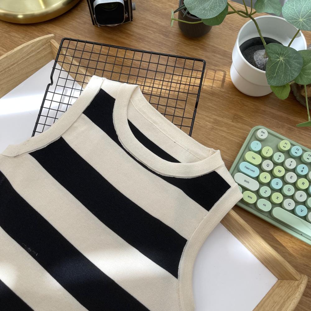 

Spring Essential Knit: Flattering black and white striped tank top enhances your figure and adds height. Versatile for any occasion. One Size