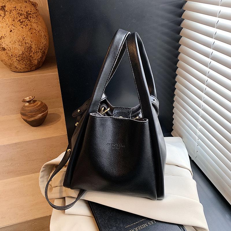 Premium texture small bag women's spring and summer 2025 new versatile niche women's casual messenger bag portable bucket bag