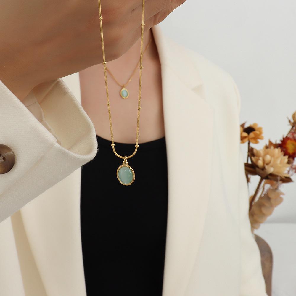 French Retro Clavicle Chain Necklace: 18k Gold-Plated Titanium Steel with Cat's Eye Oval Pendant for Women