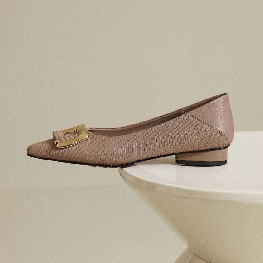 

French shallow mouth pointed head thick heel single shoes women s 202 autumn new super temperament square head low heel commuter work shoes 35