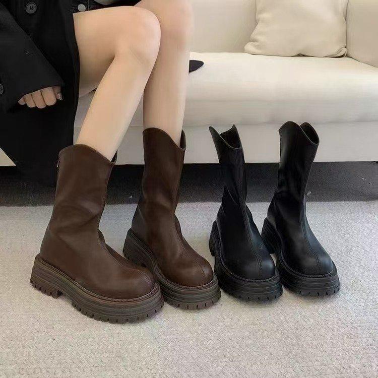 Schwarze dicksohlige dünne mittelhohe Martin-Stiefel für Damen Herbst und Winter 2025 neu retro vielseitig britischer Stil erhöhend dünn machende Stiefel
