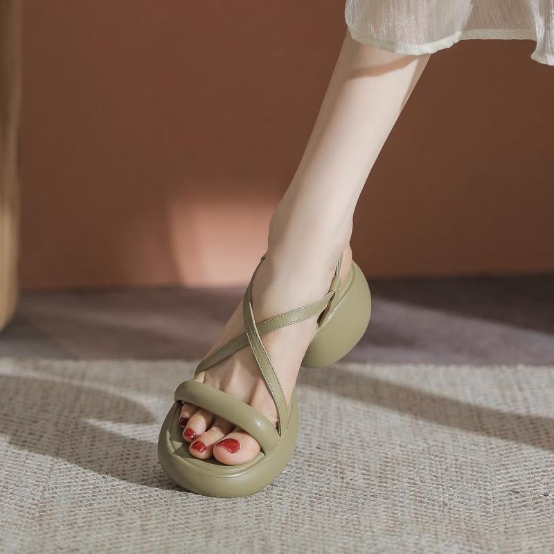 Cross-heeled Sandals for Women in The Summer of 2025, Versatile and Anti-slip Thick-soled Casual Beach Shoes and Sandals