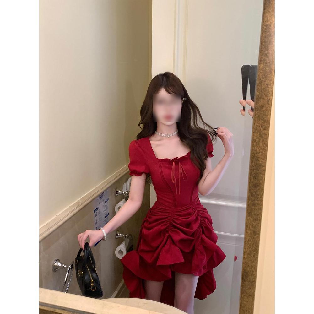 Red square collar, wear more solid color long dresses, dresses close the waist and look thin, cake dresses, summer temperament is casual