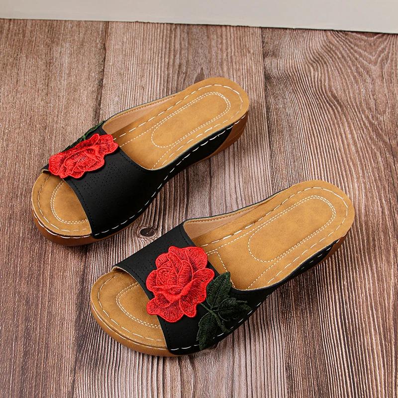 Fashion Embroder Med Heels Slippers Women Summer 2025 Fashion Floral Platform Slippers Woman Comfort Flat Heel Non-Slip Beach Flip Flops