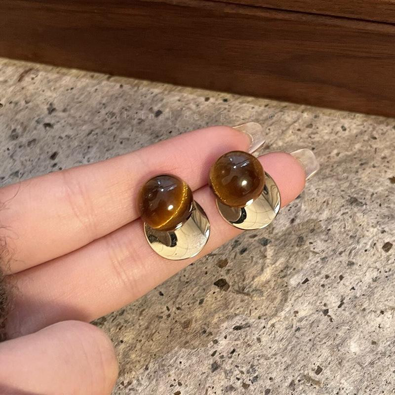 French Maillard coffee stud earrings women s autumn and winter earrings temperament ears