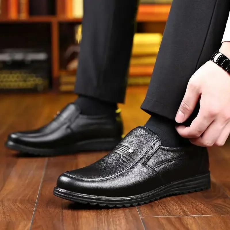 Fashion Men's Soft Soled Shoes Luxury Formal Leather Shoes Men Breathable Loafers Slip On Black Driving Male Shoes Zapatos Para Hombre