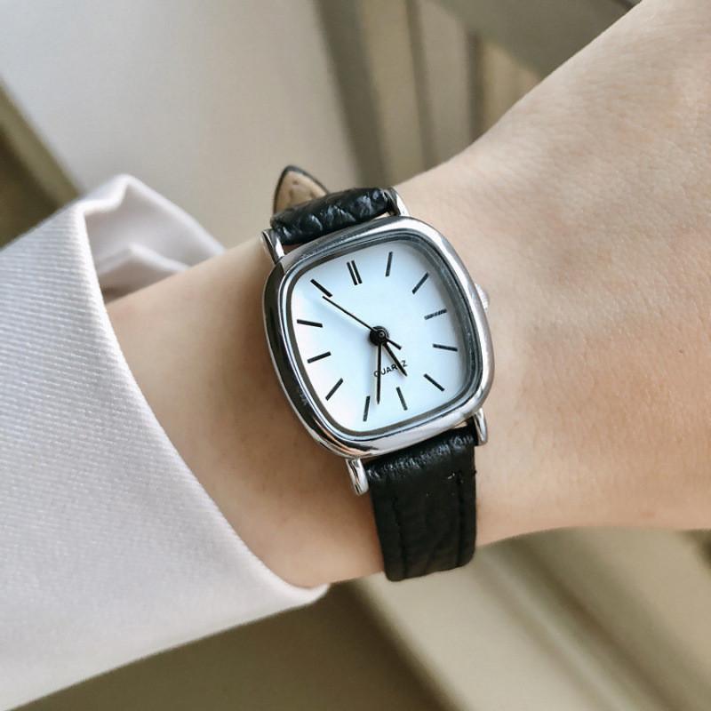 Minimalist Unisex Quartz Watch With Leather Strap For Casual Wear