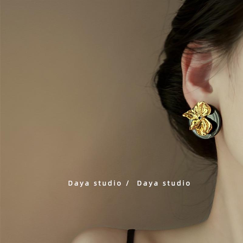 Black Gold Retro Bow Earrings: Trendy, Luxurious, Niche Design for Women