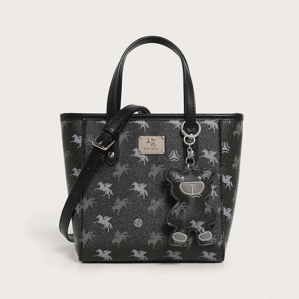 

2025 New Small Tote Bag High Quality PVC Women Handbags Pegasus Shoulder Bags With Bear Ornament Wear-resistant Crossbody Bag чорний