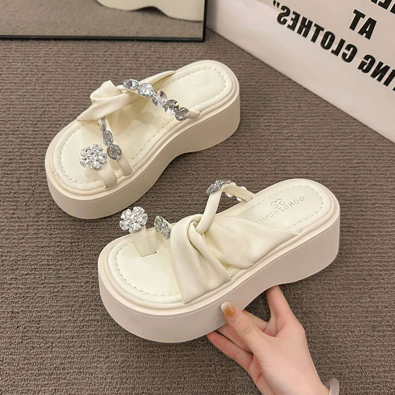 

Fashion high-end slippers women s summer wear 2025 new muffin platform super fire sandals beach shoes 40 бежевый