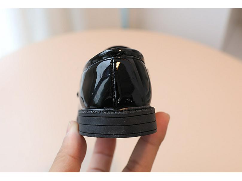 2025 Spring & Autumn Kids' Black Leather Shoes: Children's Princess & Boys' British Style Fashion Leather Shoes.