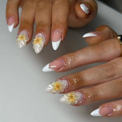 24 Stück einfache französische weiße tragbare Nägel 3D Sonnenblumen-Nagelstück tragbares Nagelstück Aufdrücken des Nagels