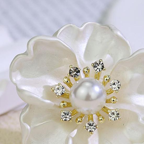 Women Brooch Sparkling Rhinestones Imitation Pearl Decor Flower Design Lapel Pin Chinese Style Sweater Scarf Badge Jewelry Accessories