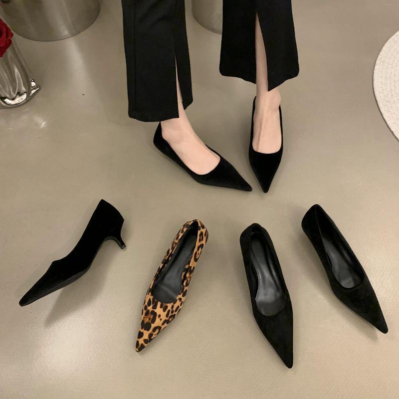 נעלי נשים צרפתיות עקבים גבוהים קטנים מקצועיות שחורות אביב 2025 חדשות עקב דק פה רדוד ריינסטון מחודדות עקב נמוך נעלי נשים בודדות