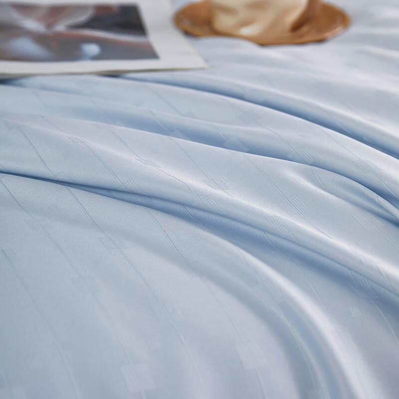 Bergmann Verona Silver Jacquard Silk Quilt