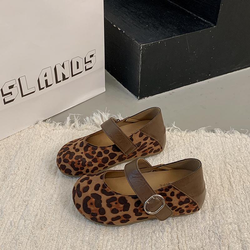 

Retro leopard print Mary Jane shoes women s autumn 2025 new French light mouth single shoes one word with flat ballet shoes 35 цветной печати леопарда