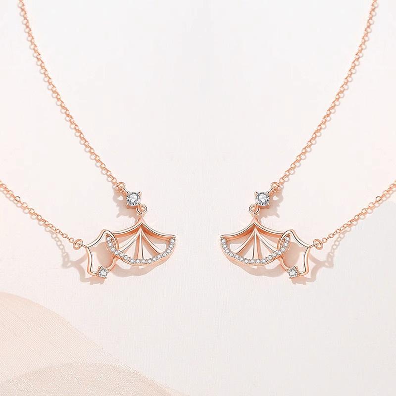 Aprikosenblatt-Halskette für Damen, leichte Luxus-Nische, Sansheng, Glücksblatt, Schlüsselbeinkette, Edelstahl, Blatt-Halskette