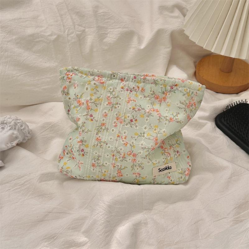 410123 Fresh floral canvas cosmetic bag women's portable large-capacity travel toilet bag skin care product storage bag