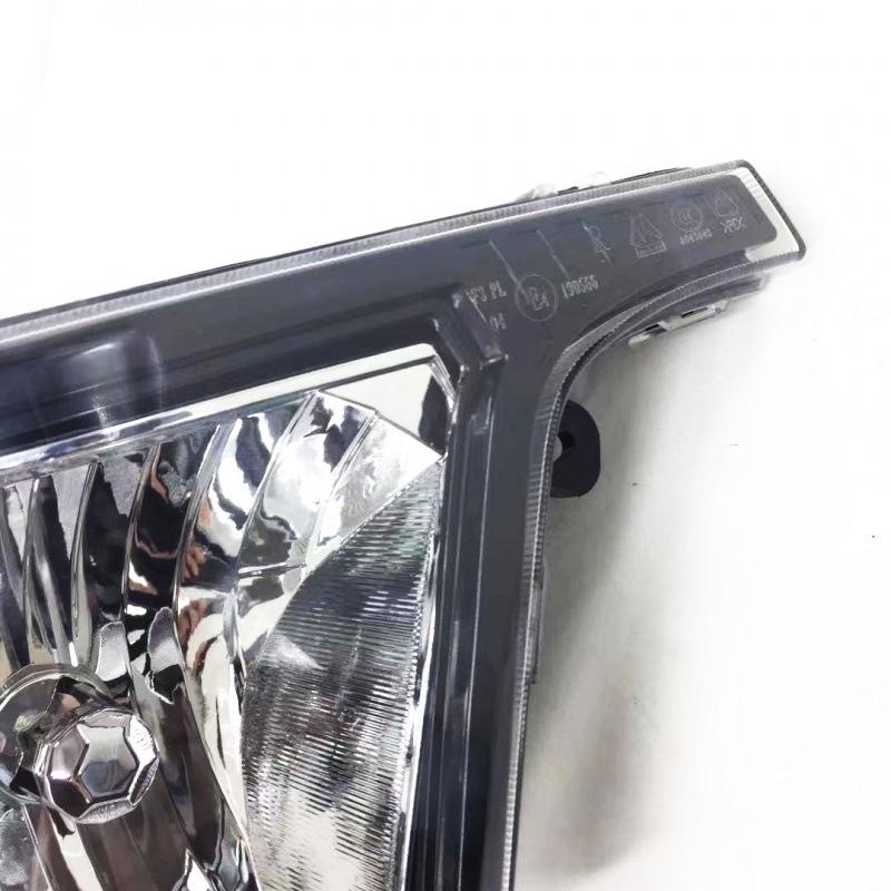 Sinotruk Howo G5X Warrior Commander 2018 Front Fog Light Assembly