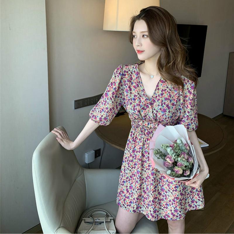 2021 de la moda de primavera nuevo estilo de pliegues sueltos delgado  vestidos de las mujeres de la correa para el cuello, escote sexy novia sin  tirantes vestido midi c376 comprar ~