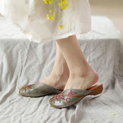 Damen Weichsohlen Bestickte Halbschuhe Luxusschuhe Damen Ballerinas Lässige Sandalen Designer Sommer Neue Flip-Flops Kleider-Slipper