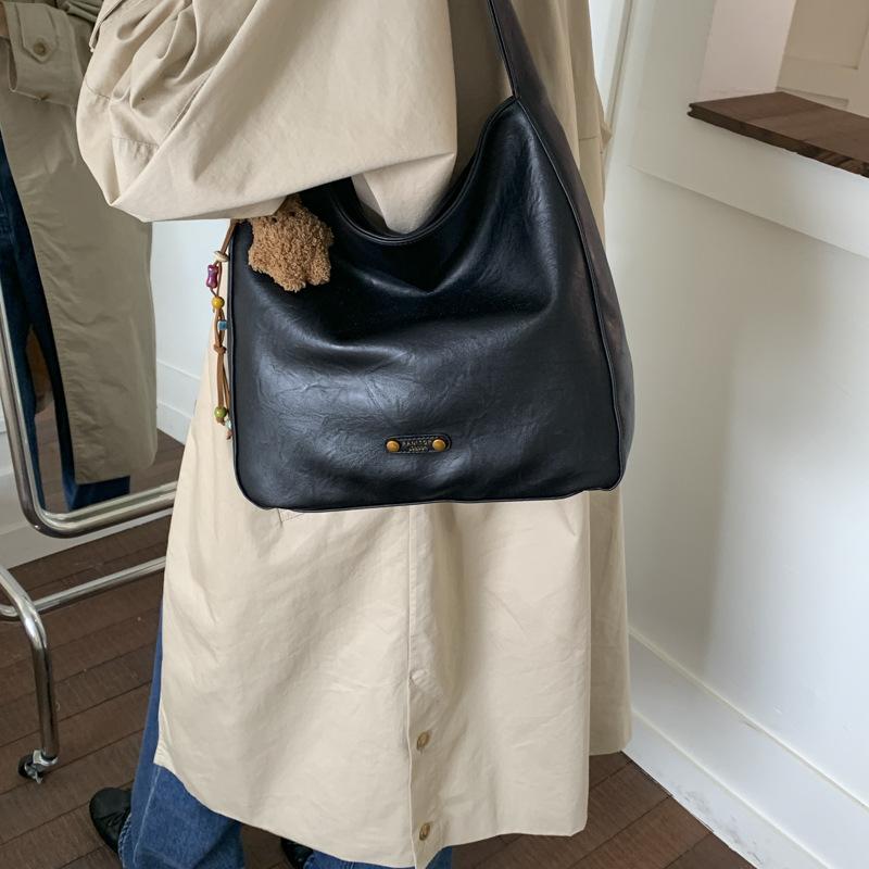 Retro Bag Women's Large Capacity 2025 New Autumn and Winter Versatile Simple Shoulder Underarm Bag Casual Commuter Tote Bag