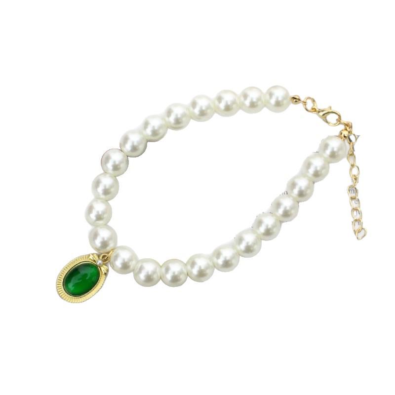 Charming Pet Collar with Emerald Pendant and Faux Pearls - Elegant Accessory for Cats and Dogs