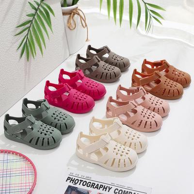 Sandálias Fechadas com Solado Macio para Crianças Primavera/Verão: Fita Mágica, Antiderrapante, Sapatos de Praia Impermeáveis para Meninos e Meninas