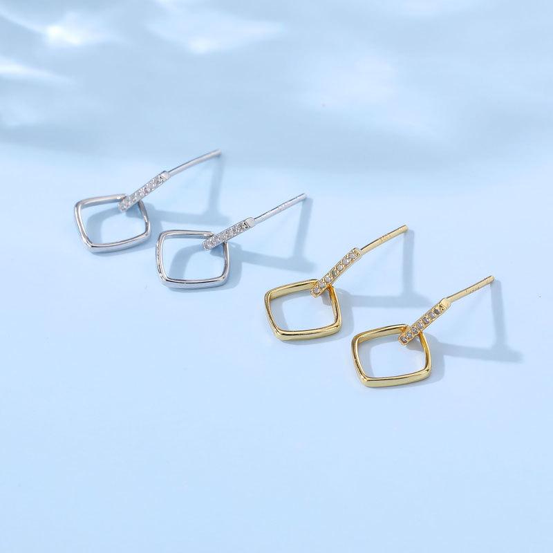 Geometric Pendant with A Lively and Simple Design Feels Cold and Elegant Earrings In The New Year