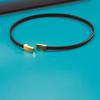 Collana girocollo geometrica con ciondolo quadrato in acciaio al titanio per donna