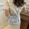 Trendige PU-Beuteltasche für Damen in Schwarz, Pink, Blau, Weiß, Silber mit stilvoller Steppung