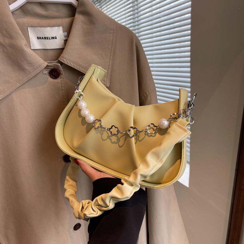 Today's Popular Bags Are Women's New Niche Pleated Cloud Bags, High-end Versatile Chain Messenger Bags.