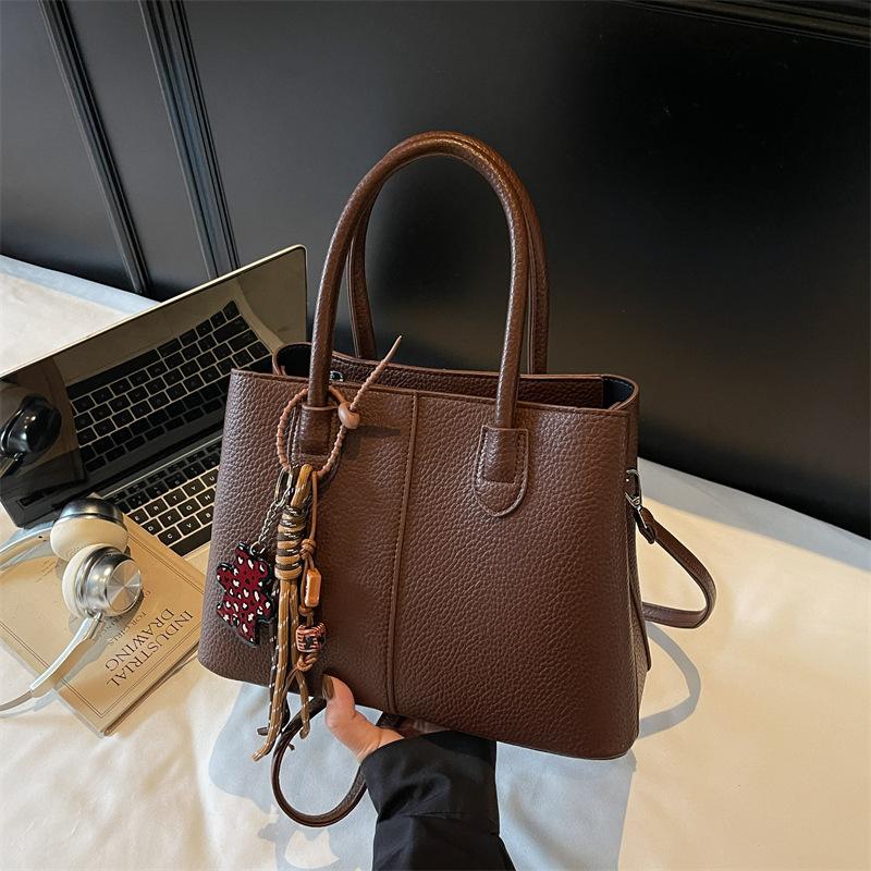 Retro Bag Women's Autumn and Winter 2025 New Versatile Casual Shoulder Messenger Bag Premium Texture Portable Tote Bag