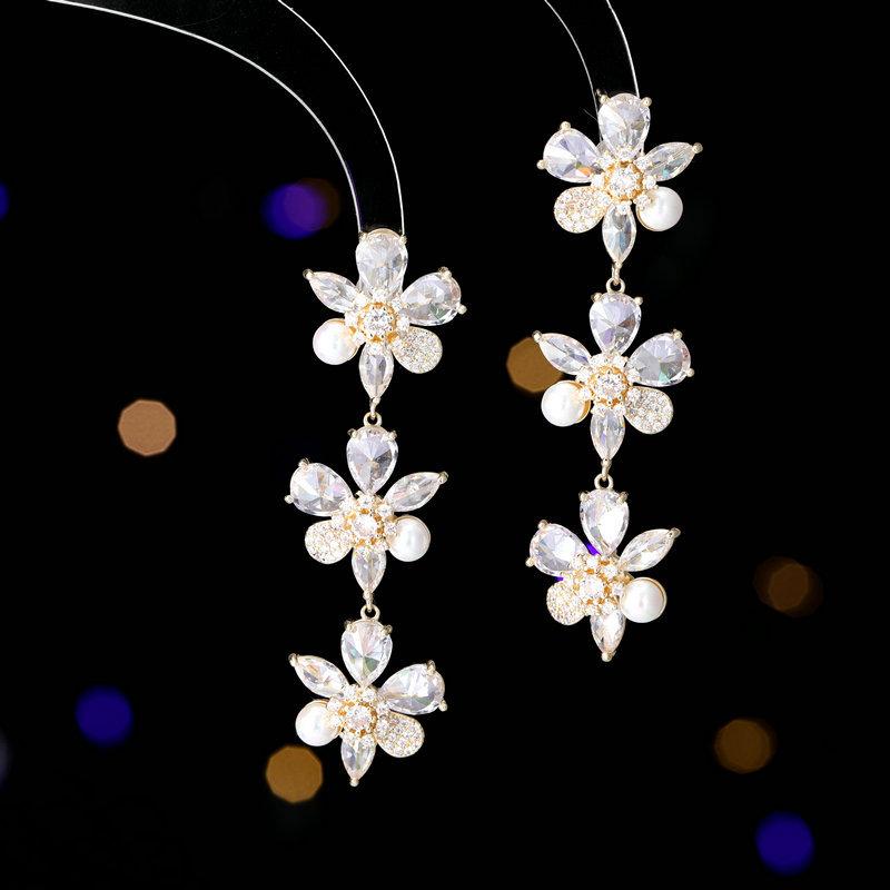 Women's Light Luxury Design Elegant Flower Imitation Pearl Long Earrings Fashionable And Versatile Niche Design Earrings
