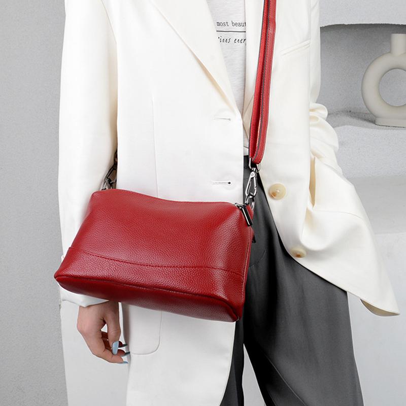 Borsa a tracolla monospalla grande e capiente, in similpelle, da donna, nuova, trendy ed elegante.