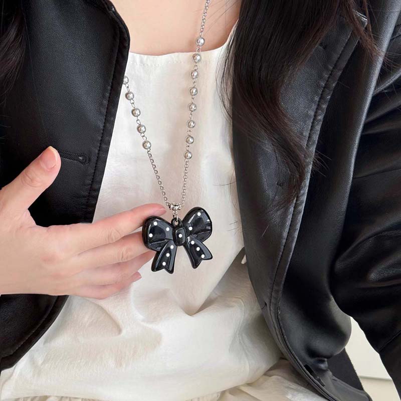 

Retro Black Bow Heart Pendant Necklace for Women Fashion Imitation Pearl Bead Sweater Chain Long Necklace Party Jewelry Gifts