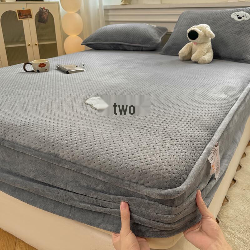 OEING Milk Velvet Padded Fitted Sheet