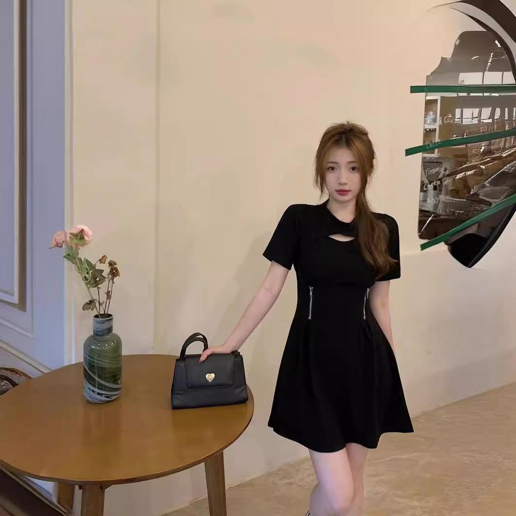Large size fat mm French retro Hepburn style dress for women's summer feeling hollow belly covering and thin small black dress tide