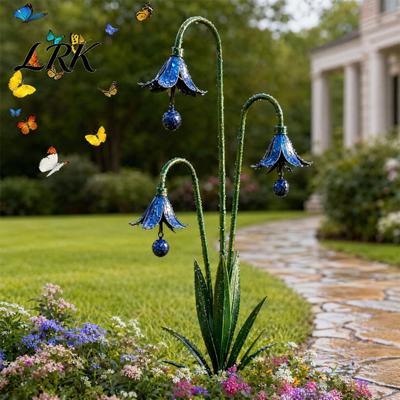 Vintage Style Garden Ornament Calla Lily Stake with Bells, 24 Inch Metal Triple Flower Wind Chime, Terrace Accessory Weatherproof Iron Outdoor
