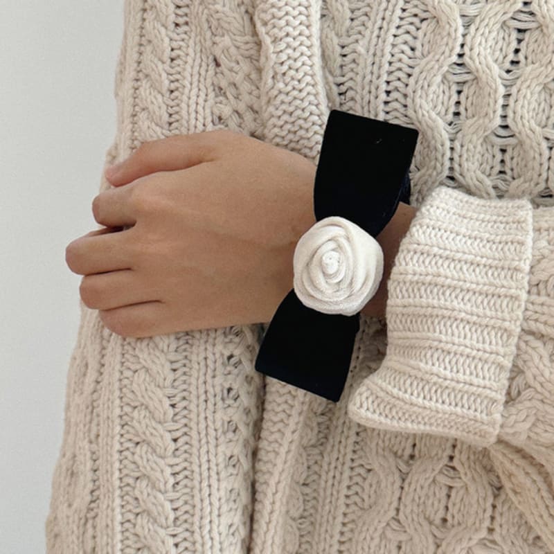 Oar Rose Velvet Ribbon Scrunchie [Black]