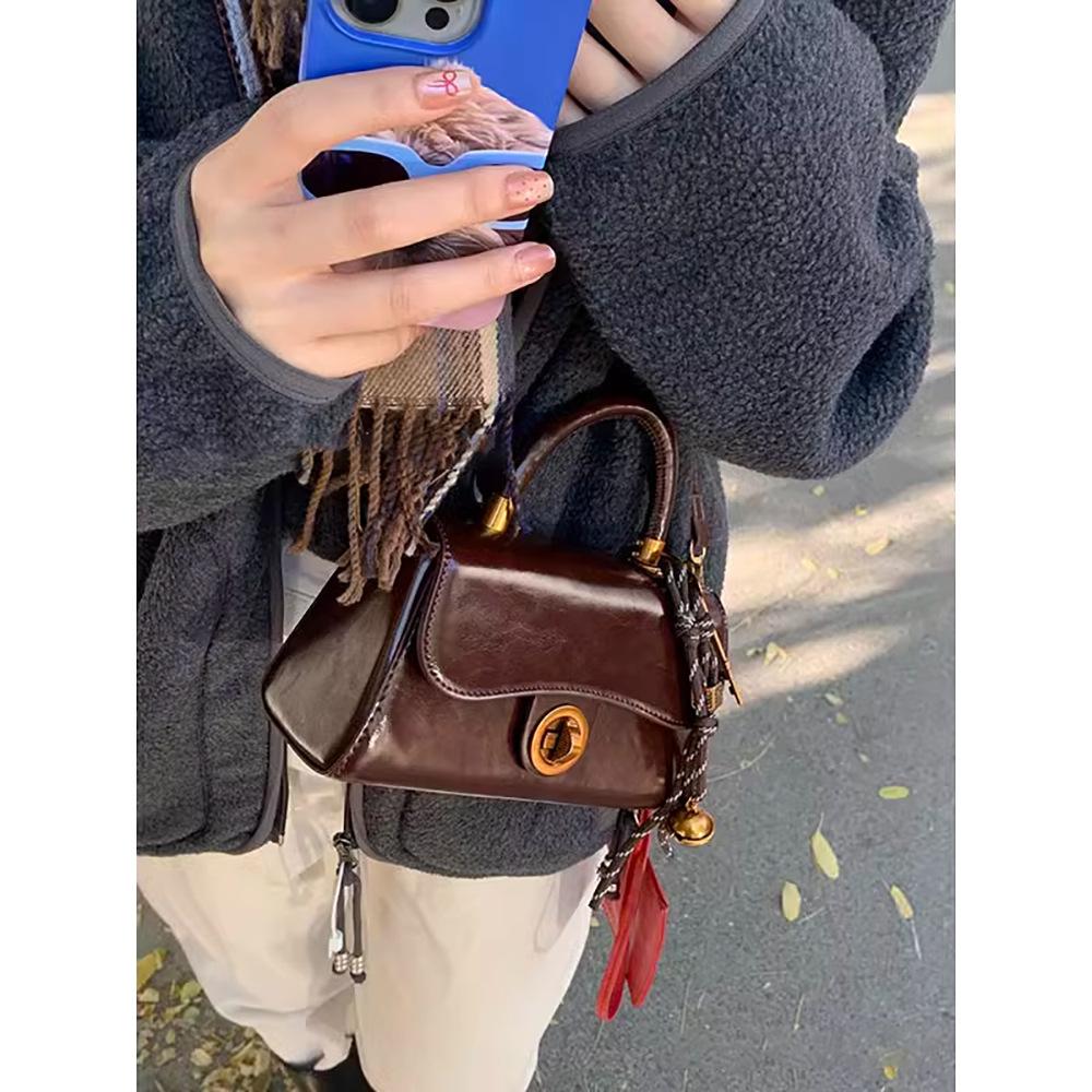 Autumn and Winter High-end Oil Wax Leather Retro Bag Women's New Autumn and Winter Versatile Messenger Bag Portable Small Square Bag