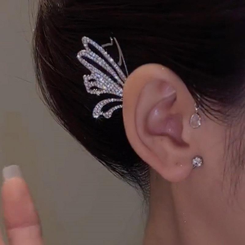 Elegant Zirconia Butterfly Ear Cuff - Non-Piercing, Niche Design