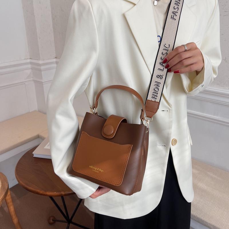 

Chic Car Stitching Color Block Small Shoulder Bag Casual Retro Barrel Bag коричневий