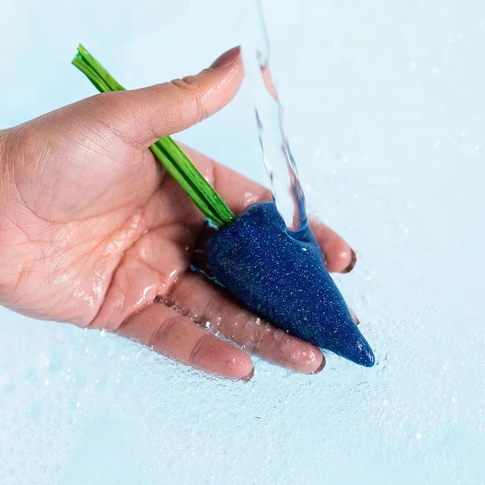 

[ОГРАНИЧЕННЫЙ ВЫПУСК] Детская радужная морковь синяя 40 г - Многоразовая пена для ванны/бомбочка