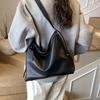 2025 Autumn/Winter Women's Versatile Large-Capacity Shoulder Bag - Niche Commuter Style