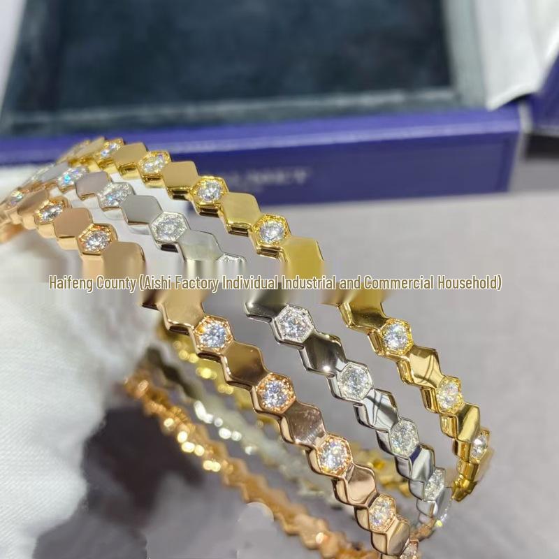 Exquisite Women's Honeycomb Bracelet with Diamonds - Finely Carved and Versatile Fashion Bangle