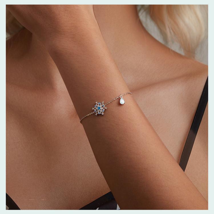 Everlove Sterling Silver Zircon Snowflake Bracelet - Adjustable Women's Christmas Jewelry